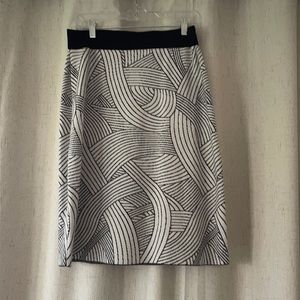 Great skirt. Great material stretch. Crème with Black